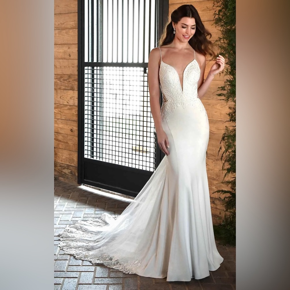Essense Of Australia Wedding Dress Size 10 but altered for to fit a size 6.